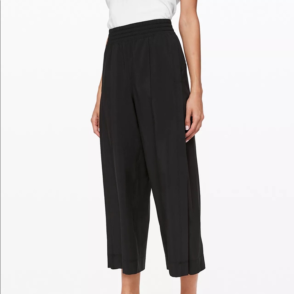 Lululemon Wanderer Culottes Size 8, black